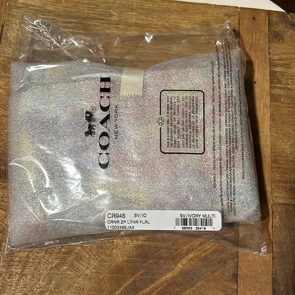 Coach Zip Leather Floral Wristlet BNWT BEAUTIFUL - Picture 9 of 10